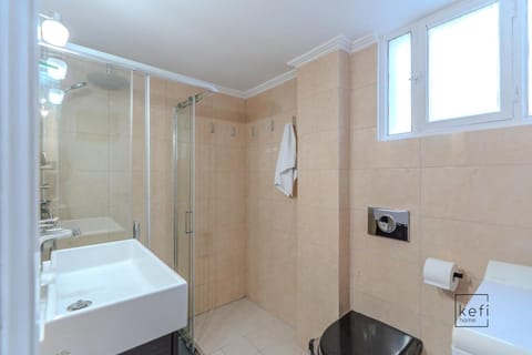 Cozy 3-BDR Flat at Tavros Metro - 10 Min to Center Apartment in Kallithea