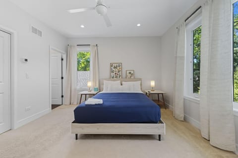 Bright Modern 3Bed 2,5Bath Evanston Home withParking home House in Evanston