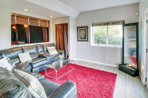 4 Mi to Broadmoor! Apt with Movie Theater and Mtn View Apartment in Fort Carson