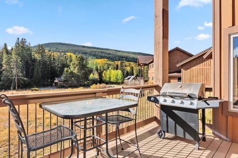 Whispering Pines Retreat Hot Tub & Game Room House in Blue River