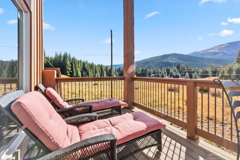 Whispering Pines Retreat Hot Tub & Game Room House in Blue River