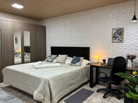 Bed, TV and multimedia, Bedroom