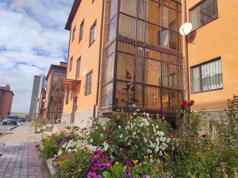 Property building, Facade/entrance, Children play ground, Balcony/Terrace, Lobby or reception, Street view, Parking