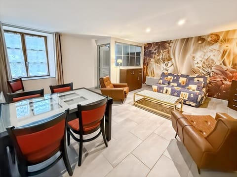 Ancien moulin renove, terrasse au bord de l eau House in Aurillac