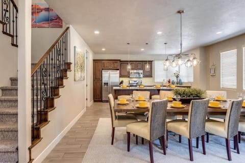 Red Rock Hideaway Family Home with Casita House in Santa Clara