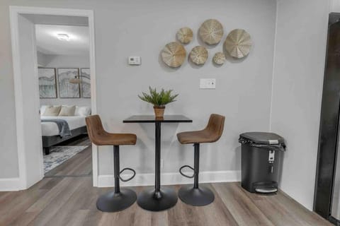 South Tampa 3BR with Backyard that Sleeps 10 House in Tampa