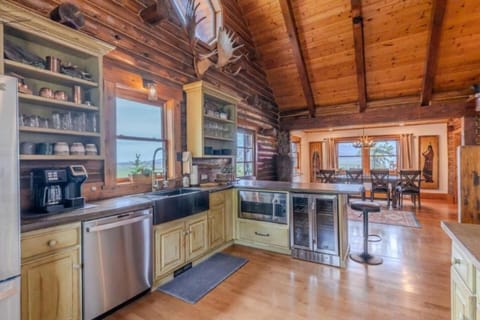 Sanora Lodge - Game Loft, Fire Pit, Yellowstone House in Island Park