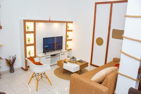 Communal lounge/ TV room, TV and multimedia, Living room, Seating area, Evening entertainment