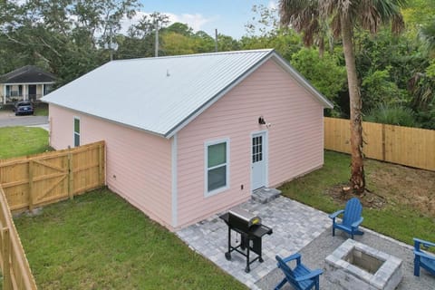 Oasis 4 - Near Downtown with TVs, Arcade, Games, Fun House in Saint Augustine