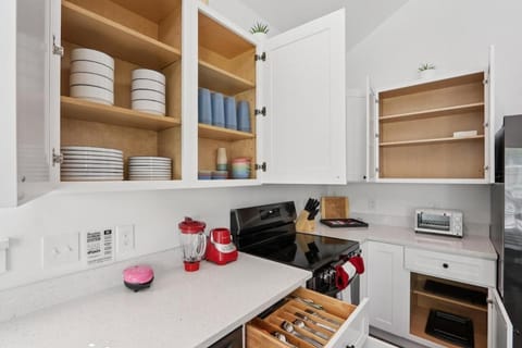 Oasis 4 - Near Downtown with TVs, Arcade, Games, Fun House in Saint Augustine