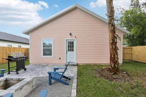 Oasis 4 - Near Downtown with TVs, Arcade, Games, Fun House in Saint Augustine