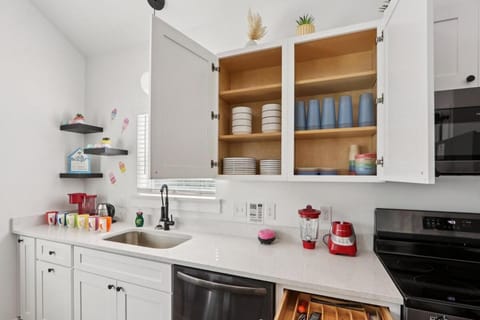 Oasis 4 - Near Downtown with TVs, Arcade, Games, Fun House in Saint Augustine