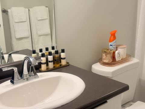 Mollies Alpha Apartment in Langford