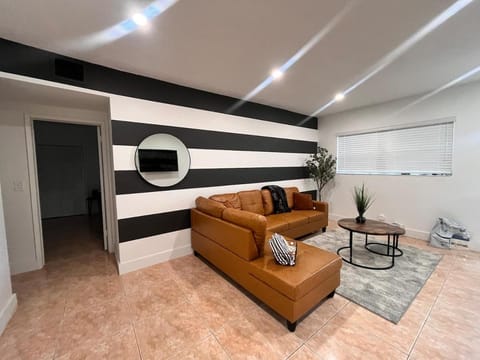 Cozy Miami Home Next to Beach & Aventura Mall Apartment in Biscayne Park