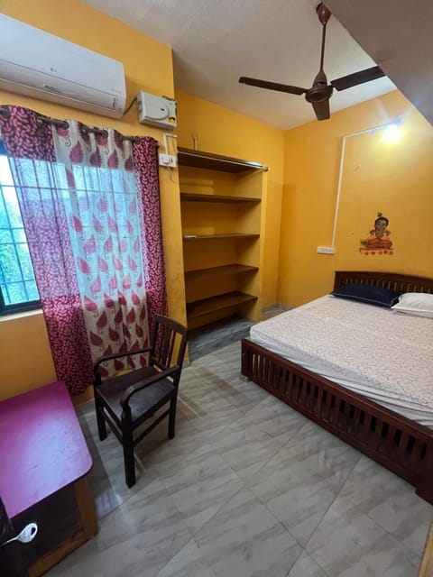Photo of the whole room, air conditioner