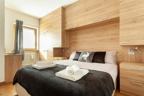 Bed, Photo of the whole room, Bedroom, towels, wardrobe