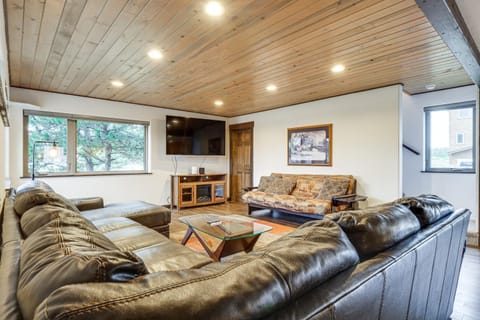 Grand Family Home with Deck and Trail Access in Fraser House in Fraser