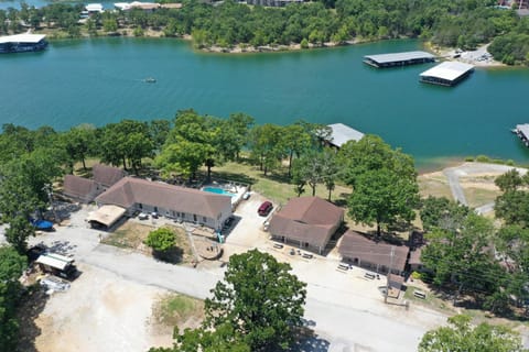 Artilla Cove Resort House in Indian Point