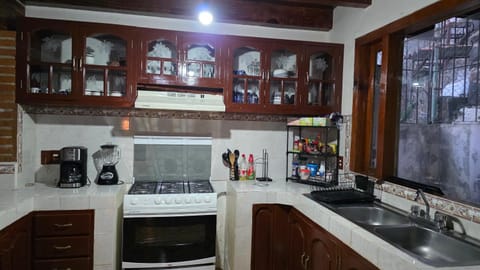 Coffee/tea facilities, Kitchen or kitchenette