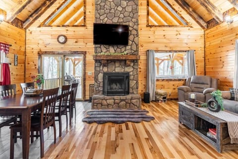 Cheerful Cabin Nestled in Serene Wooded Ravine Cabin in Laurel Township