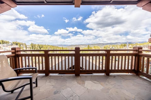 Balcony/Terrace, Seating area, Mountain view