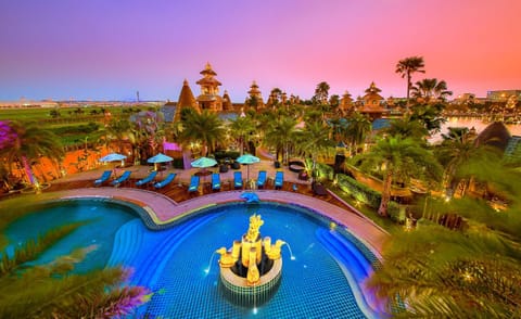 Restaurant/places to eat, Lounge or bar, Pool view, Swimming pool