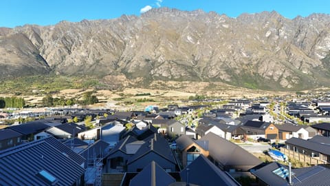 Property building, Neighbourhood, Natural landscape, Bird's eye view, Mountain view