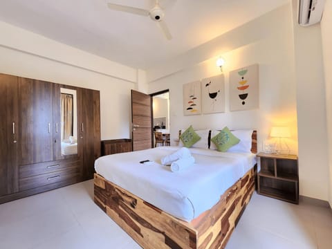 Bed, Photo of the whole room, Bedroom, towels, wardrobe, air conditioner