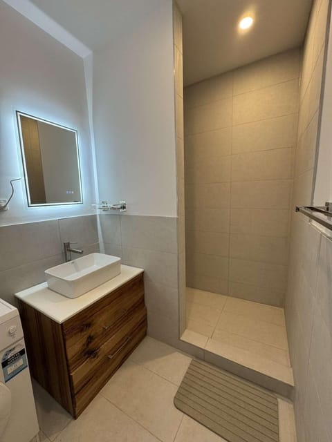 Swansea Coastal Retreat Near Sea & IGA House in Tasmania