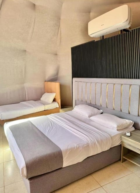 Bed, Photo of the whole room, Bedroom, air conditioner