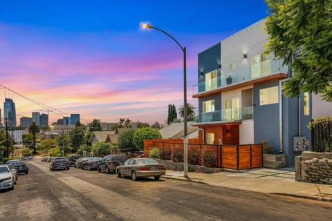 Prestige 5BR Townhome Near LA Hot Spots House in Echo Park