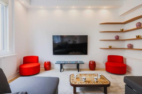 Peaceful flat - 2BD-9P - Passy-Tour Eiffel Apartment in Paris