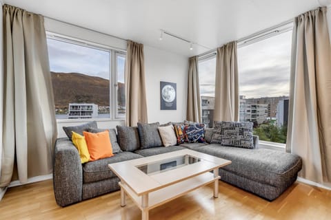 Polar Horizon Penthouse l Central l Sea View Apartment in Tromso