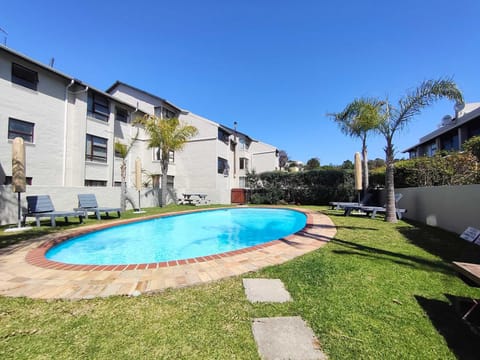 Laridae Luxe - 3BD Central APT w Pool Apartment in Plettenberg Bay