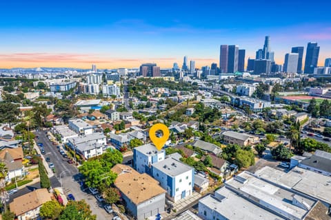 Central 4BR Townhome Modern Perks House in Echo Park