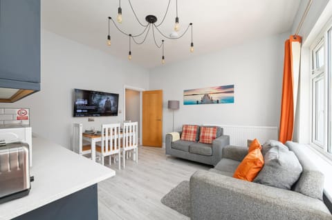 Stunning Apartment - Central Location - Sleeps 4 Apartment in Grimsby