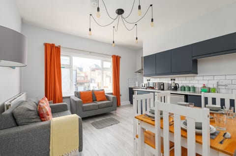 Stunning Apartment - Central Location - Sleeps 4 Apartment in Grimsby