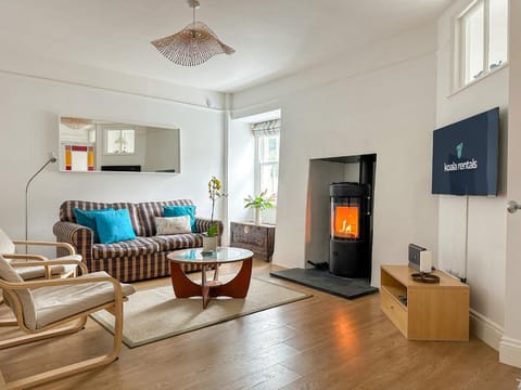 TV and multimedia, Living room, Seating area, heating