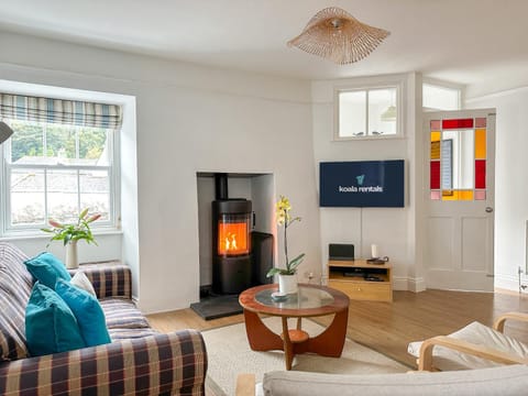 TV and multimedia, Living room, Seating area, heating