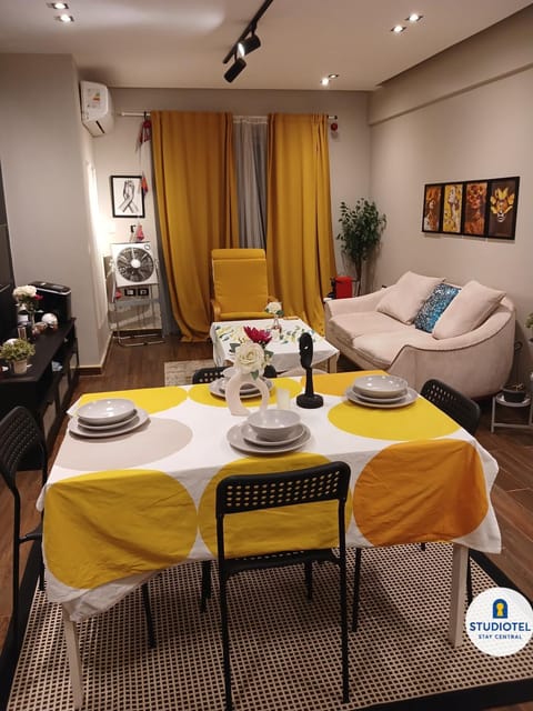 Seating area, Dining area