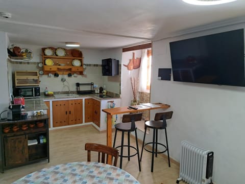 TV and multimedia, Dining area, stove