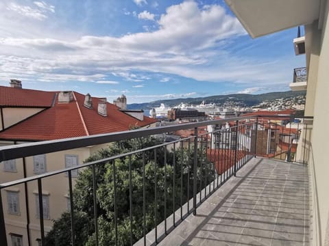 Property building, Balcony/Terrace, Sea view