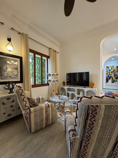 Communal lounge/ TV room, TV and multimedia, Seating area