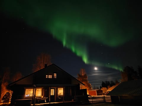 Villa in Lehtikangas Rovaniemi-Sauna & Jacuzzi Villa in Rovaniemi