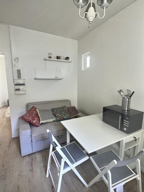 Appartement Chill proche Paris quartier calme proximité de toutes commodités Idéal Professionels et petite famille moins 15 pourcent long séjour Apartment in Issy-les-Moulineaux