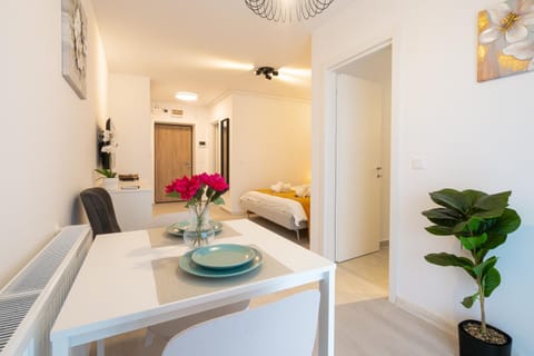 Bed, Seating area, Dining area, Bedroom