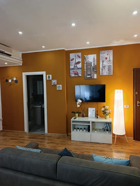 TV and multimedia, Living room, Evening entertainment