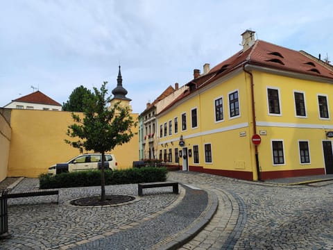 Property building, Street view