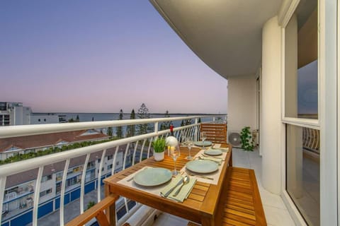 Patio, View (from property/room), Balcony/Terrace, Dining area, Sea view