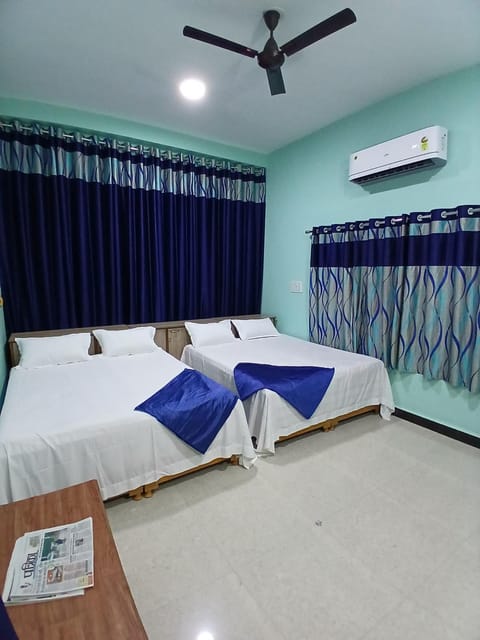 Photo of the whole room, Bedroom, air conditioner